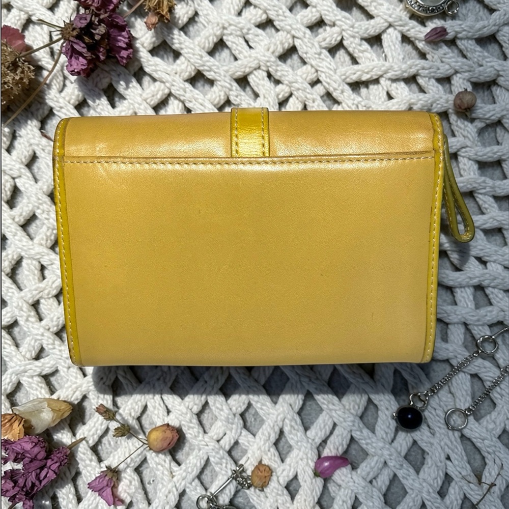 Vintage Coach Yellow Leather Legacy Buckle Snap Wallet - purse set in my closet💛 - Picture 9 of 11